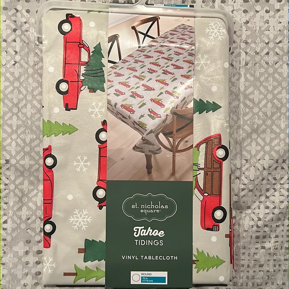 NWT Christmas Vinyl Tablecloth, 70in Round